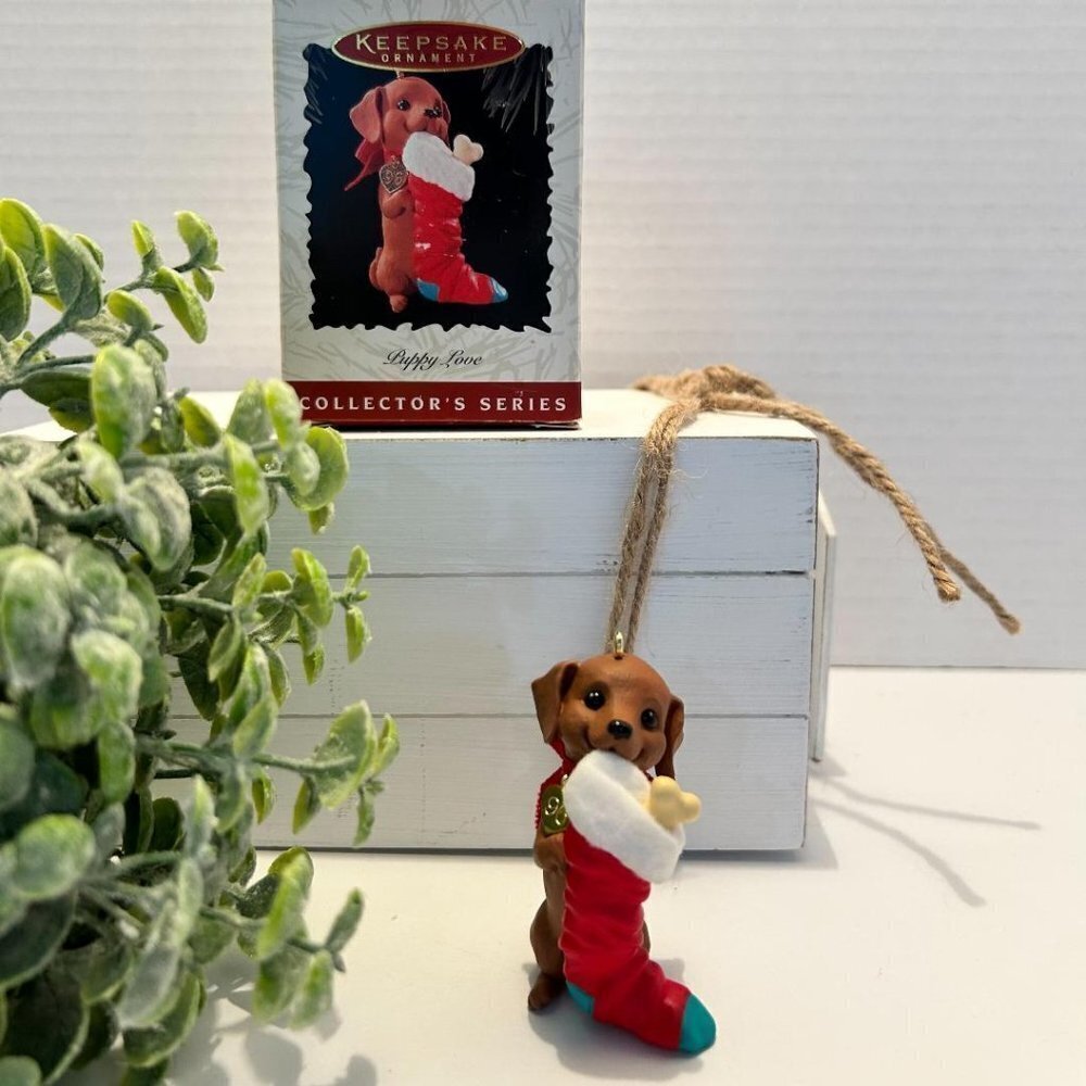 1996 Hallmark Keepsake "Puppy Love - Dachshund" Ornament “6th in Series